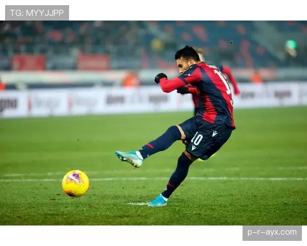 阿利松展现精准双脚出球技术,助球队掌控比赛节奏 阿利松展现精准双脚出球技术,助球队掌控比赛节奏