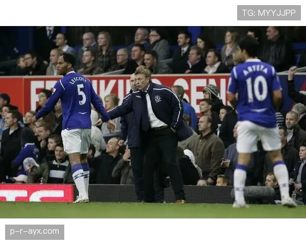 萨里重返英超迎新挑战，传奇教练率队稳步迈向辉煌